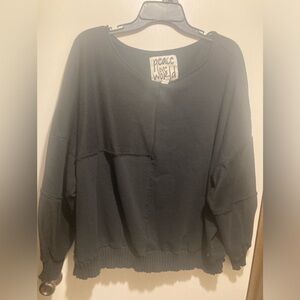 Peace love world sweatshrit